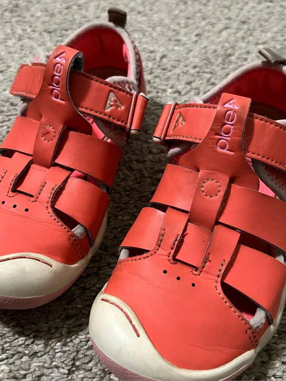 PLAE Kids Coral Pink Closed-Toe Hook-and-Loop Sandals Size 1